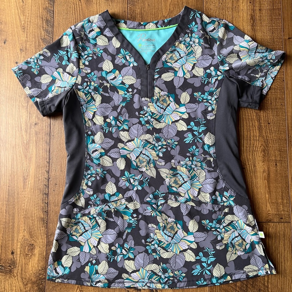 Healing Hands premiere floral scrub top- small